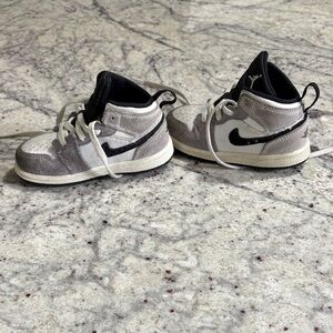 Nike Kids High-Top Sneakers - Black and White Size 8C